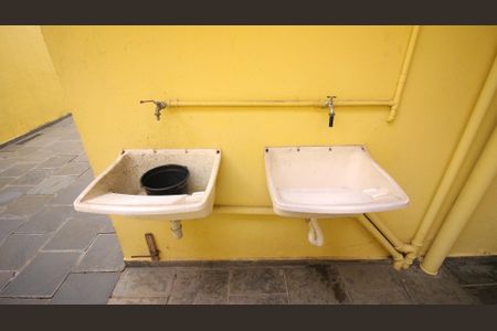 Casa à venda com 400m², 6 quartos e 3 vagas Casa à venda com 400m², 6 quartos e 3 vagasÁrea de Serviço (casa 3)