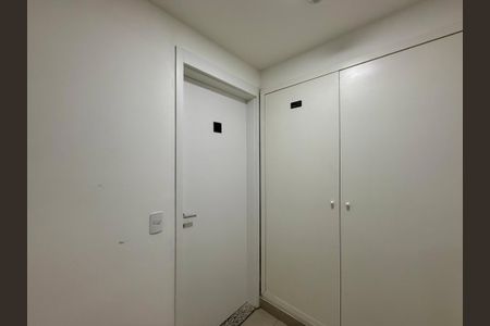 Studio para alugar com 28m², 0 quarto e sem vaga Studio para alugar com 28m², 0 quarto e sem vagaHall Apartamento