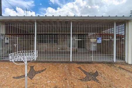 Casa à venda com 183m², 3 quartos e 2 vagasFachada