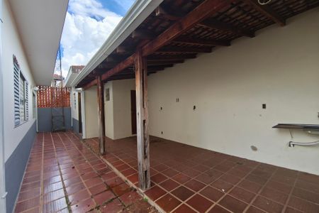 Casa à venda com 183m², 3 quartos e 2 vagasQuintal - Fundos