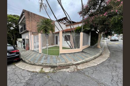 Casa à venda com 128m², 2 quartos e 3 vagas Casa à venda com 128m², 2 quartos e 3 vagasFachada - Casa de esquina