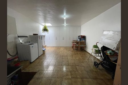 Casa à venda com 128m², 2 quartos e 3 vagas Casa à venda com 128m², 2 quartos e 3 vagasGaragem