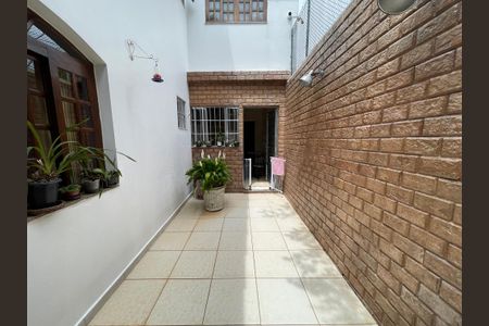 Casa à venda com 128m², 2 quartos e 3 vagas Casa à venda com 128m², 2 quartos e 3 vagasQuintal
