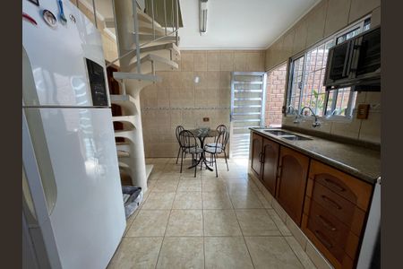 Casa à venda com 128m², 2 quartos e 3 vagas Casa à venda com 128m², 2 quartos e 3 vagasCozinha