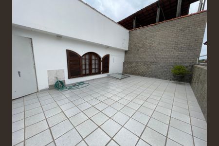 Casa à venda com 128m², 2 quartos e 3 vagas Casa à venda com 128m², 2 quartos e 3 vagasTerraço