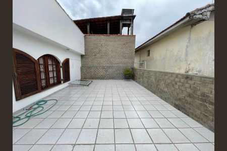 Casa à venda com 128m², 2 quartos e 3 vagas Casa à venda com 128m², 2 quartos e 3 vagasTerraço