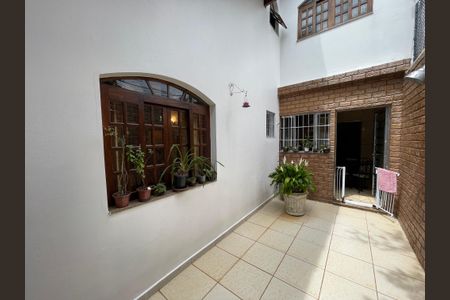 Casa à venda com 128m², 2 quartos e 3 vagas Casa à venda com 128m², 2 quartos e 3 vagasQuintal