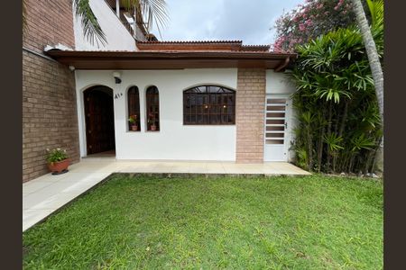 Casa à venda com 128m², 2 quartos e 3 vagas Casa à venda com 128m², 2 quartos e 3 vagasQuintal