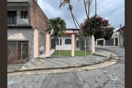 Casa à venda com 128m², 2 quartos e 3 vagas Casa à venda com 128m², 2 quartos e 3 vagasFachada