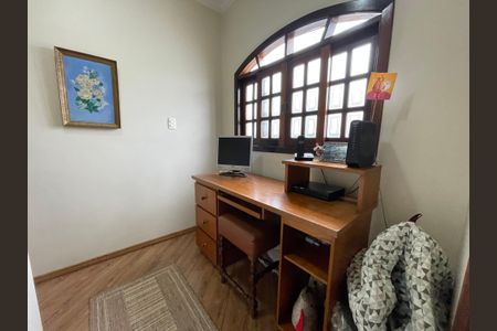 Casa à venda com 128m², 2 quartos e 3 vagas Casa à venda com 128m², 2 quartos e 3 vagasEscritório