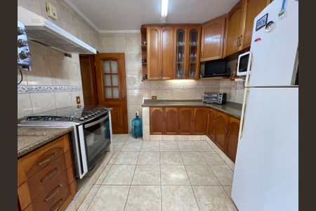 Casa à venda com 128m², 2 quartos e 3 vagas Casa à venda com 128m², 2 quartos e 3 vagasCozinha