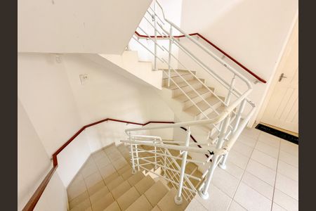 Apartamento para alugar com 57m², 2 quartos e 1 vagaEscada