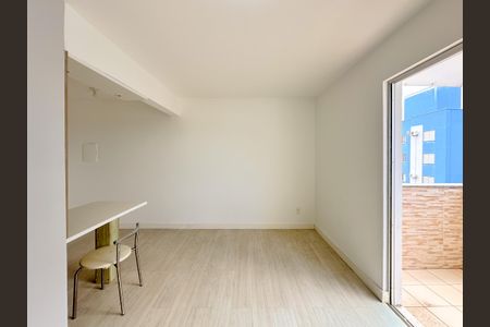 Sala de apartamento para alugar com 2 quartos, 57m² em Sertão do Maruim, São José