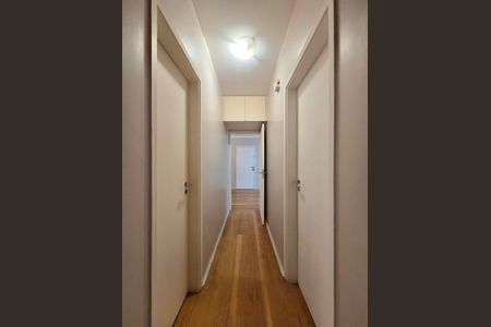 Corredor dos quartos de apartamento para alugar com 3 quartos, 90m² em Vila Uberabinha, São Paulo