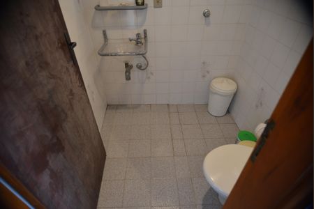 Casa à venda com 278m², 2 quartos e 4 vagasBanheiro da Suíte