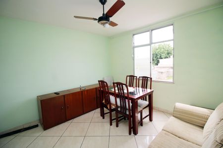 Sala de apartamento à venda com 2 quartos, 48m² em Olaria, Rio de Janeiro