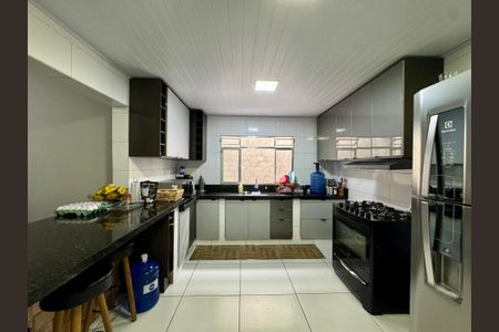 Casa à venda com 174m², 4 quartos e sem vaga Casa à venda com 174m², 4 quartos e sem vagaCozinha 1