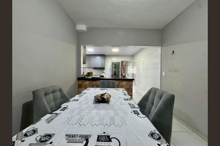 Casa à venda com 174m², 4 quartos e sem vaga Casa à venda com 174m², 4 quartos e sem vagaSala de Jantar
