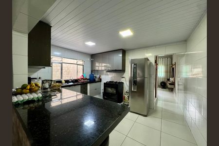 Casa à venda com 174m², 4 quartos e sem vaga Casa à venda com 174m², 4 quartos e sem vagaCozinha 1