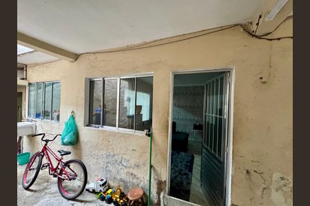 Casa à venda com 174m², 4 quartos e sem vaga Casa à venda com 174m², 4 quartos e sem vagaCorredor externo