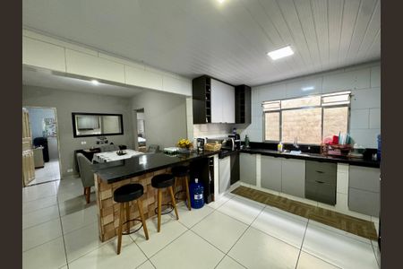 Casa à venda com 174m², 4 quartos e sem vaga Casa à venda com 174m², 4 quartos e sem vagaCozinha 1