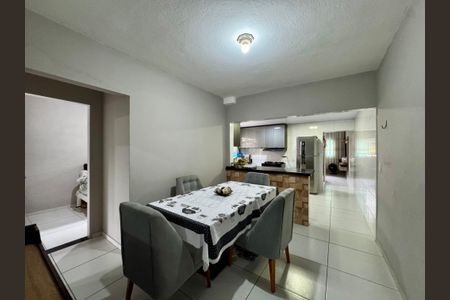 Casa à venda com 174m², 4 quartos e sem vaga Casa à venda com 174m², 4 quartos e sem vagaSala de Jantar