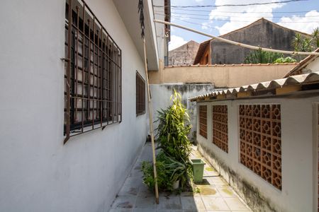 Casa à venda com 200m², 3 quartos e 1 vaga Casa à venda com 200m², 3 quartos e 1 vagaquintal fundo
