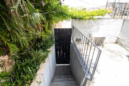 Casa à venda com 200m², 3 quartos e 1 vaga Casa à venda com 200m², 3 quartos e 1 vagaescada de acesso