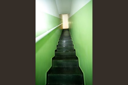 Escada de acesso de casa para alugar com 2 quartos, 85m² em Jardim dos Camargos, Barueri