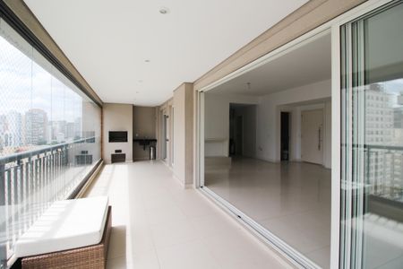 Apartamento à venda com 158m², 3 quartos e 3 vagasVaranda