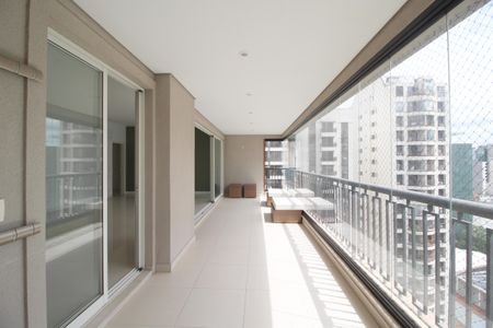 Varanda de apartamento à venda com 3 quartos, 158m² em Itaim Bibi, São Paulo