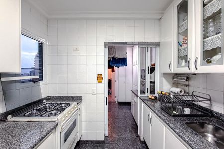 Apartamento à venda com 165m², 4 quartos e 3 vagas Apartamento à venda com 165m², 4 quartos e 3 vagasCozinha