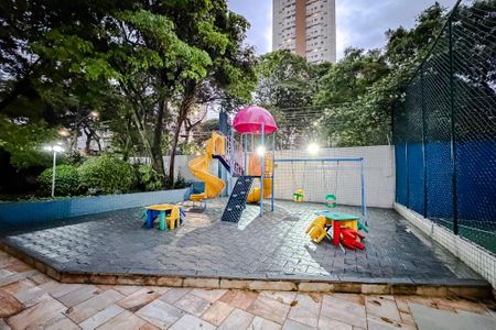 Apartamento à venda com 165m², 4 quartos e 3 vagas Apartamento à venda com 165m², 4 quartos e 3 vagasÁrea comum - Playground