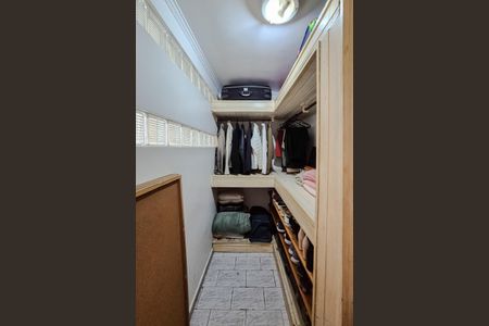 Casa à venda com 192m², 3 quartos e 2 vagasSuíte - closet