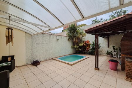 Casa à venda com 192m², 3 quartos e 2 vagasQuintal