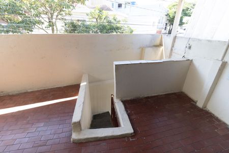 Casa à venda com 100m², 2 quartos e 1 vaga Casa à venda com 100m², 2 quartos e 1 vagaEscada da Casa 1