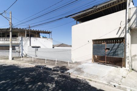 Casa à venda com 100m², 2 quartos e 1 vaga Casa à venda com 100m², 2 quartos e 1 vagaFachada