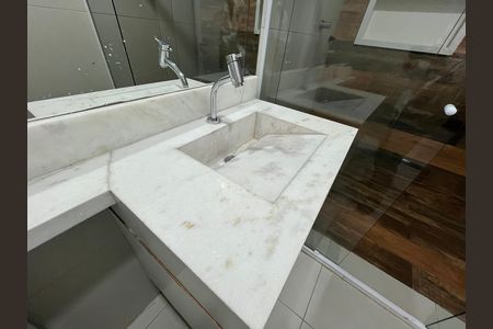 Banheiro - torneira de casa para alugar com 2 quartos, 90m² em Jardim das Palmas, São Paulo