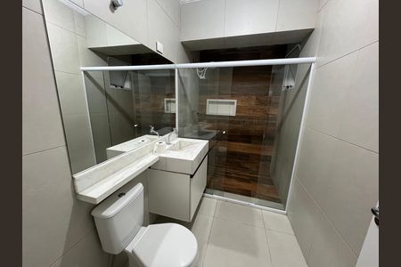 Banheiro de casa para alugar com 2 quartos, 90m² em Jardim das Palmas, São Paulo