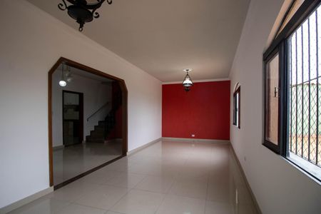 Casa para alugar com 200m², 3 quartos e 3 vagas Casa para alugar com 200m², 3 quartos e 3 vagasSala