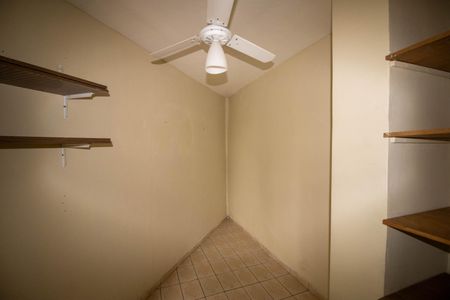 Casa para alugar com 200m², 3 quartos e 3 vagas Casa para alugar com 200m², 3 quartos e 3 vagasCloset Quarto 3