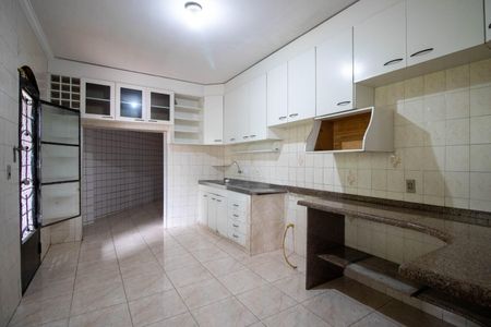 Casa para alugar com 200m², 3 quartos e 3 vagas Casa para alugar com 200m², 3 quartos e 3 vagasCozinha