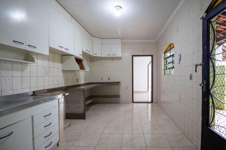 Casa para alugar com 200m², 3 quartos e 3 vagas Casa para alugar com 200m², 3 quartos e 3 vagasCozinha