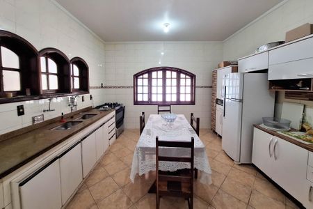 Casa de condomínio para alugar com 200m², 3 quartos e 2 vagasCozinha 1