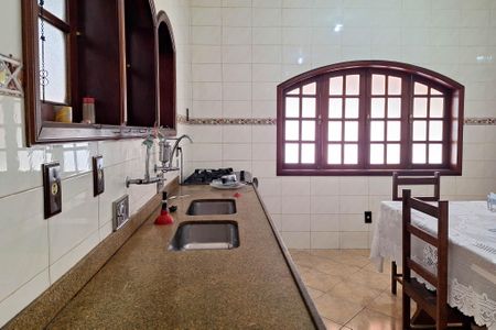 Casa de condomínio para alugar com 200m², 3 quartos e 2 vagasCozinha 1