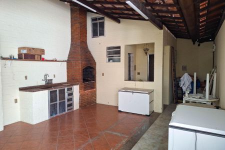 Casa de condomínio para alugar com 200m², 3 quartos e 2 vagasQuintal