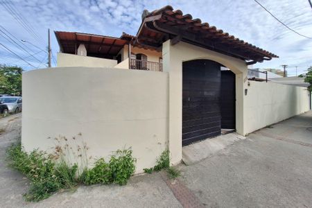 Casa de condomínio para alugar com 200m², 3 quartos e 2 vagasFachada
