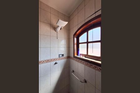 Casa de condomínio para alugar com 200m², 3 quartos e 2 vagasBanheiro da Suíte 2