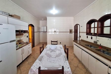 Casa de condomínio para alugar com 200m², 3 quartos e 2 vagasCozinha 1