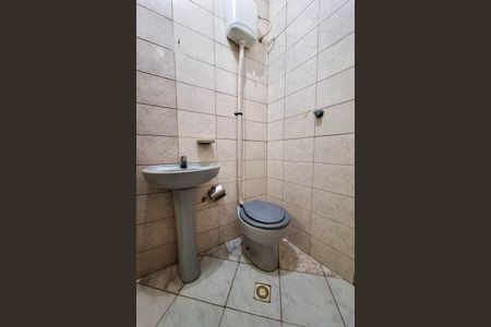 Casa de condomínio para alugar com 200m², 3 quartos e 2 vagasBanheiro de serviço